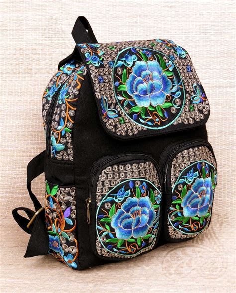 Mochilas Bordadas em Várias Cores e Tamanhos .